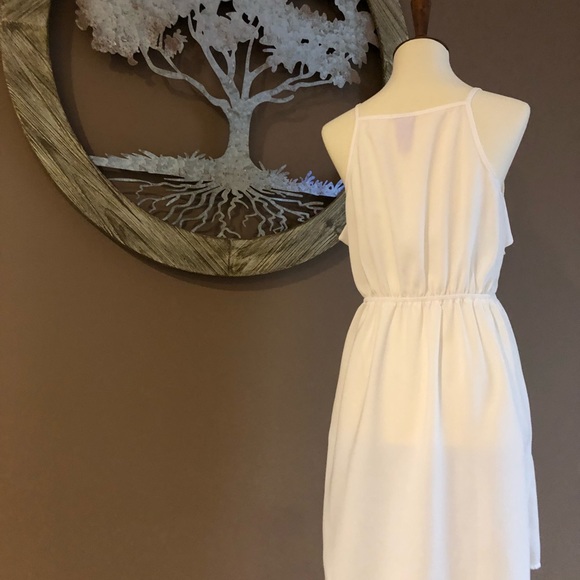 Alya Ruffled Dress - Picture 2 of 4